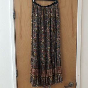 Free People Floral Skirt Size Small. Button detail